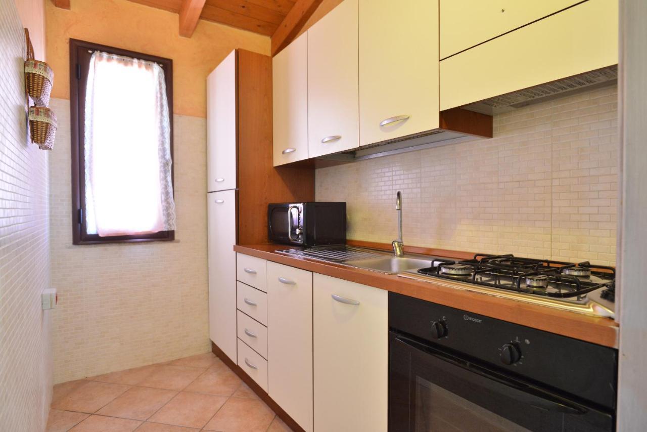 Izzhome Nora Beach Pula Exterior photo