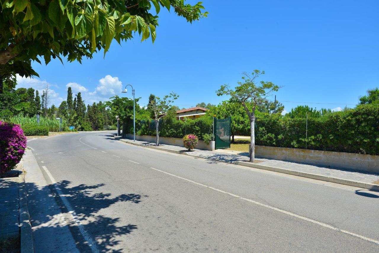Izzhome Nora Beach Pula Exterior photo